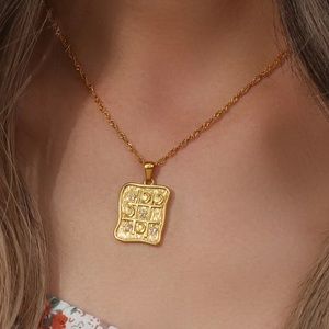 New 18K Gold Checkerboard Square Pendant Necklace, nice Necklace, cute Necklace